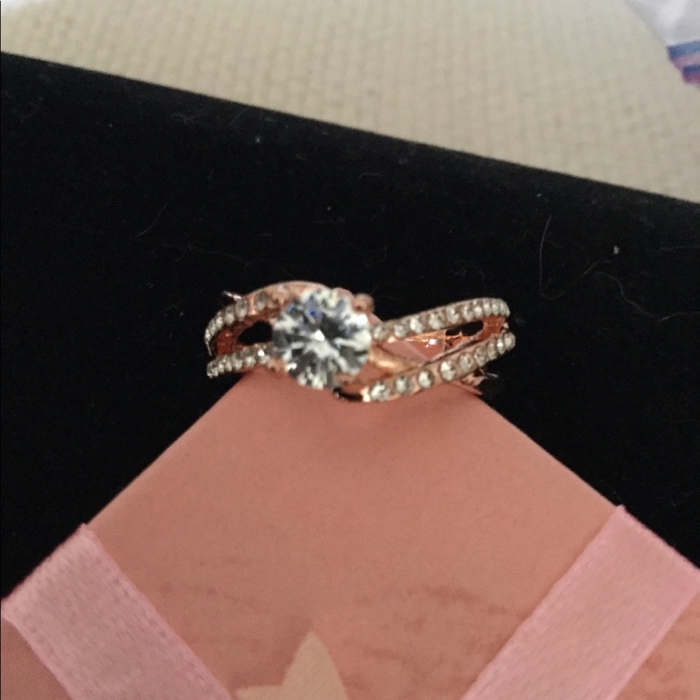 Rose gold ring with sapphire